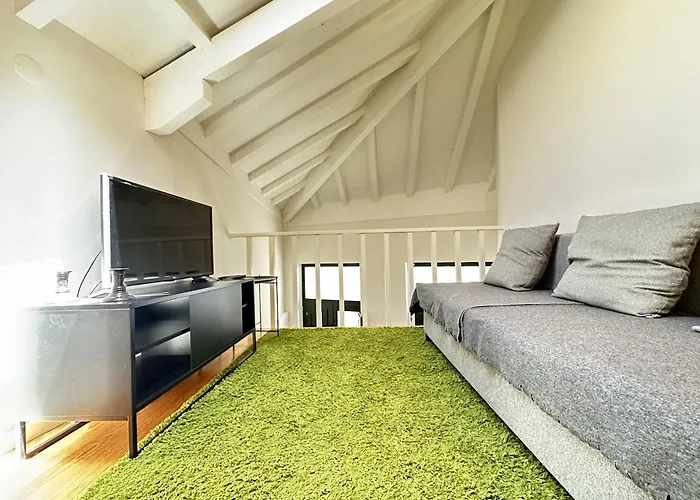 Charming 2-Bedroom Apartment In Porto