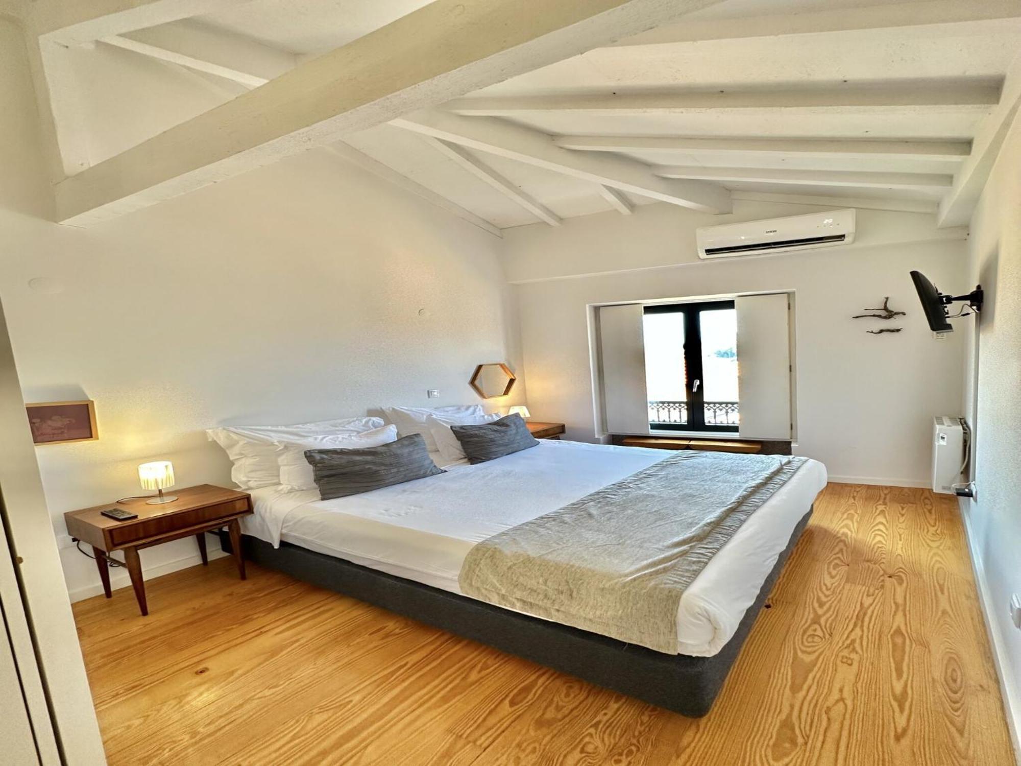 Charming 2-bedroom In Apartamento Oporto
